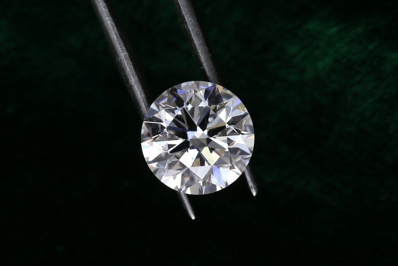 HOW ARE LAB-GROWN DIAMONDS CERTIFIED AND GRADED? HOW ARE LAB-GROWN DIAMONDS CERTIFIED AND GRADED?